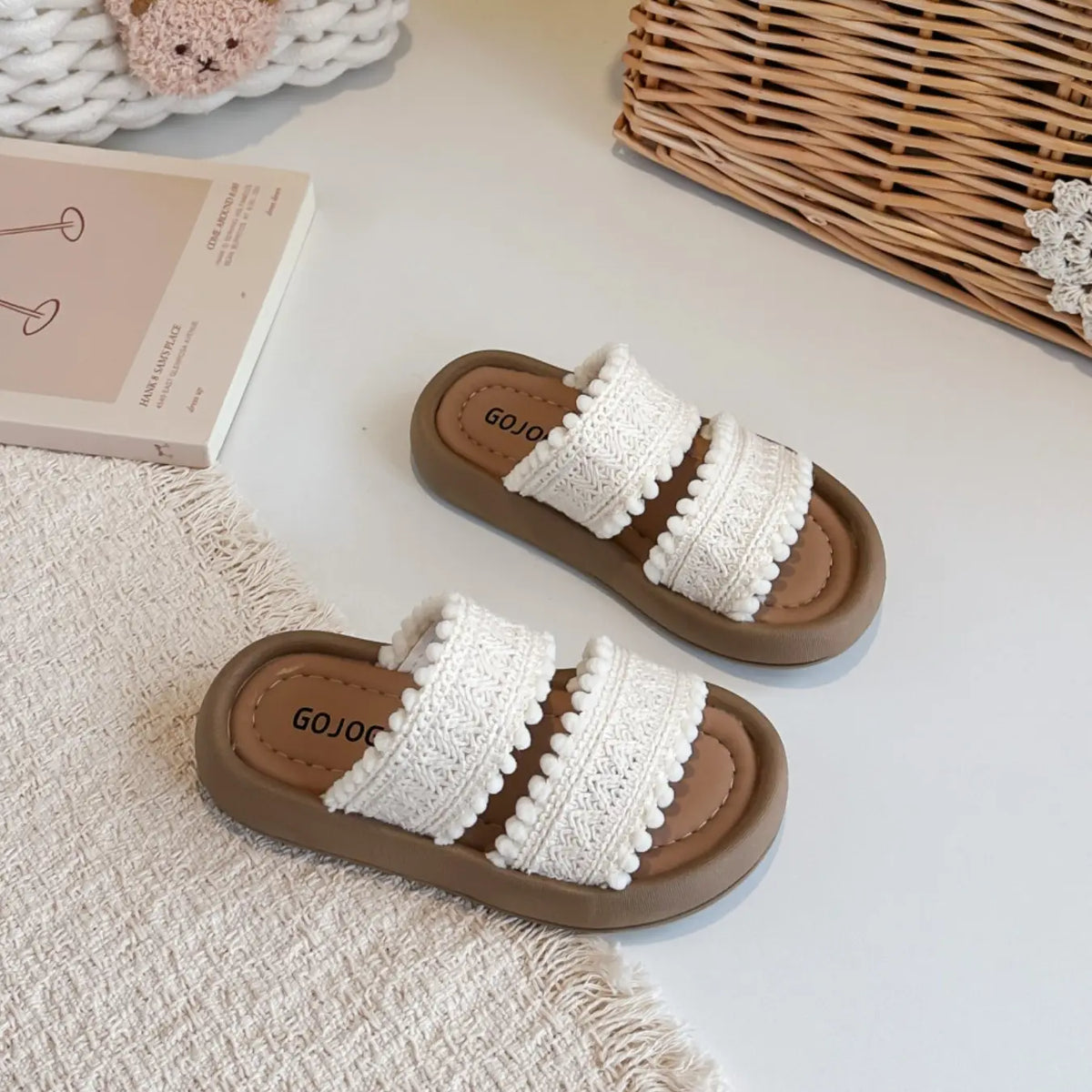 2026 New Girl's Woven Slip-On Sandals Summer Indoor Outdoor Comfortable Casual One-Strap Slippers, Cute Style, Rubber Sole, PU Upper Material, Summer Slide Slippers, Trendy Casual Slippers, Fashion Slippers, Cute Soft Slippers