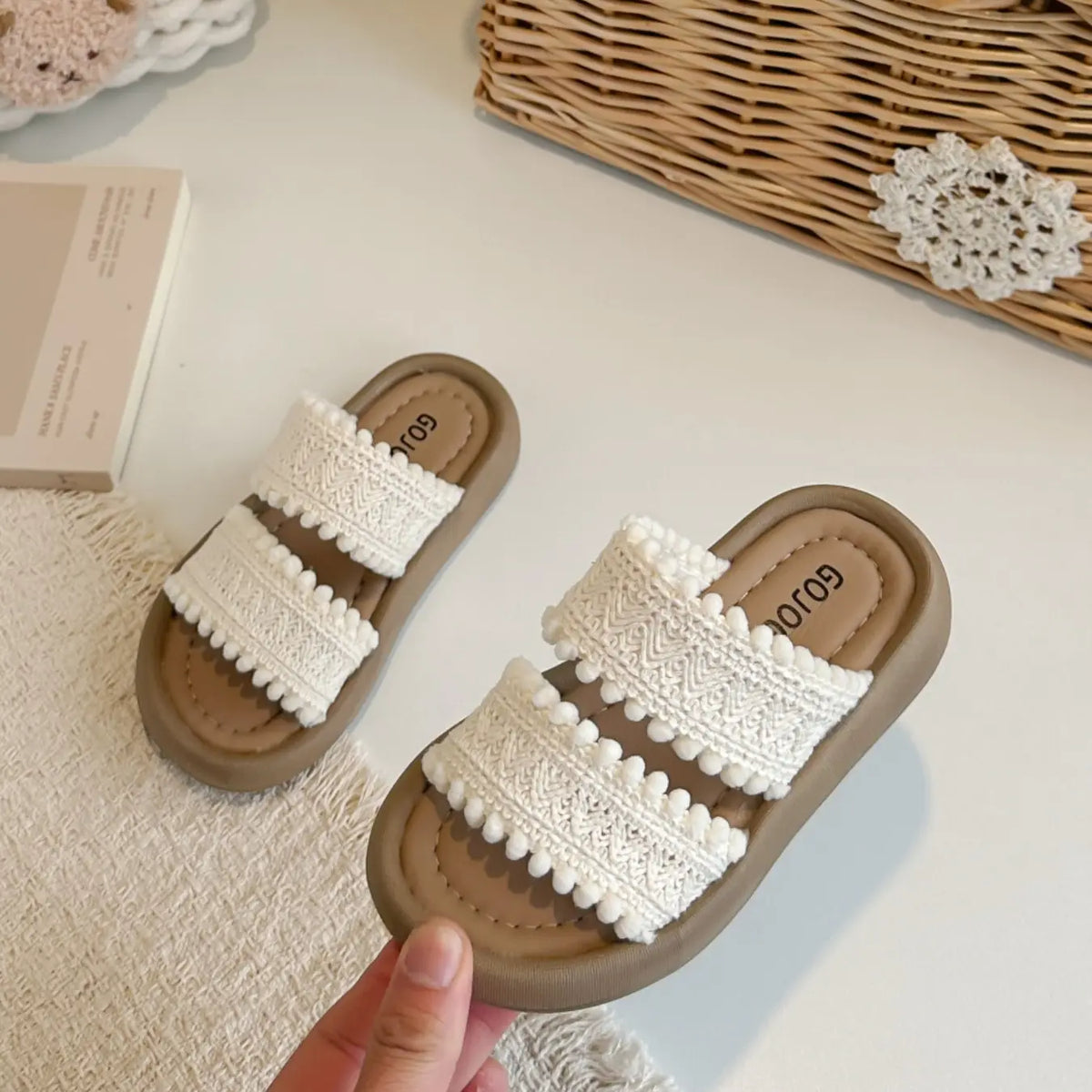 2026 New Girl's Woven Slip-On Sandals Summer Indoor Outdoor Comfortable Casual One-Strap Slippers, Cute Style, Rubber Sole, PU Upper Material, Summer Slide Slippers, Trendy Casual Slippers, Fashion Slippers, Cute Soft Slippers