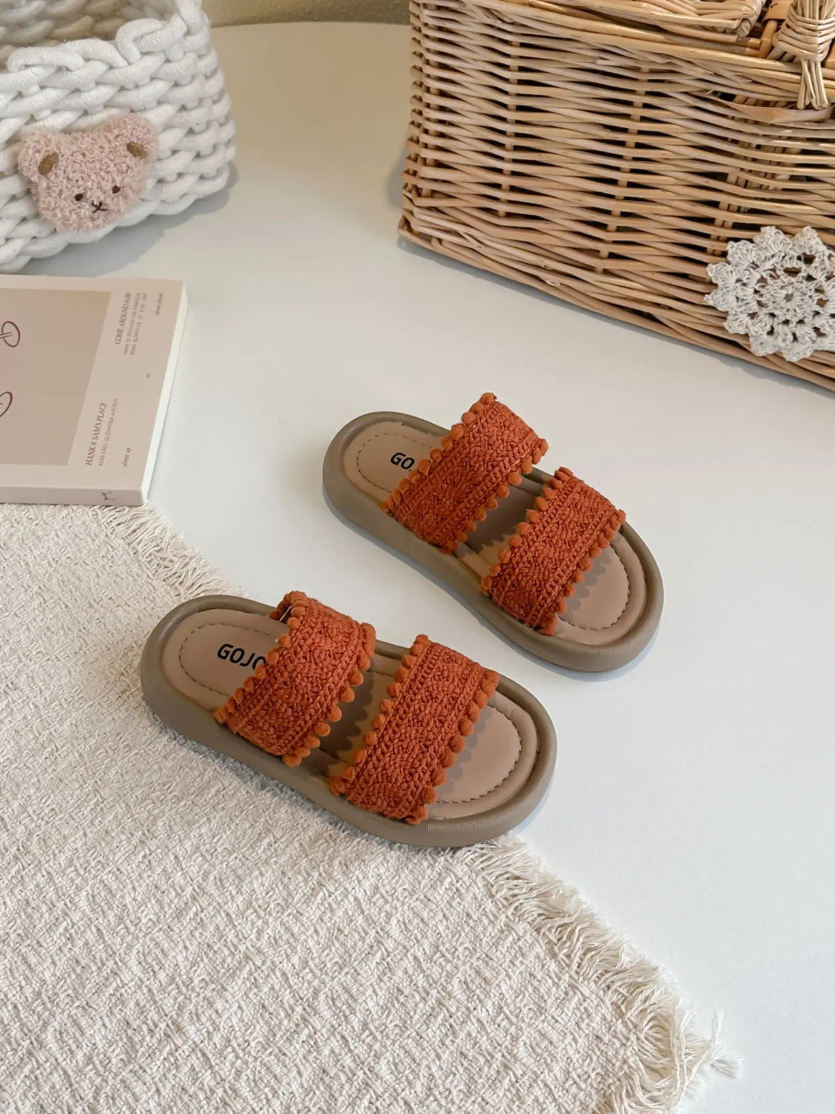 2026 New Girl's Woven Slip-On Sandals Summer Indoor Outdoor Comfortable Casual One-Strap Slippers, Cute Style, Rubber Sole, PU Upper Material, Summer Slide Slippers, Trendy Casual Slippers, Fashion Slippers, Cute Soft Slippers