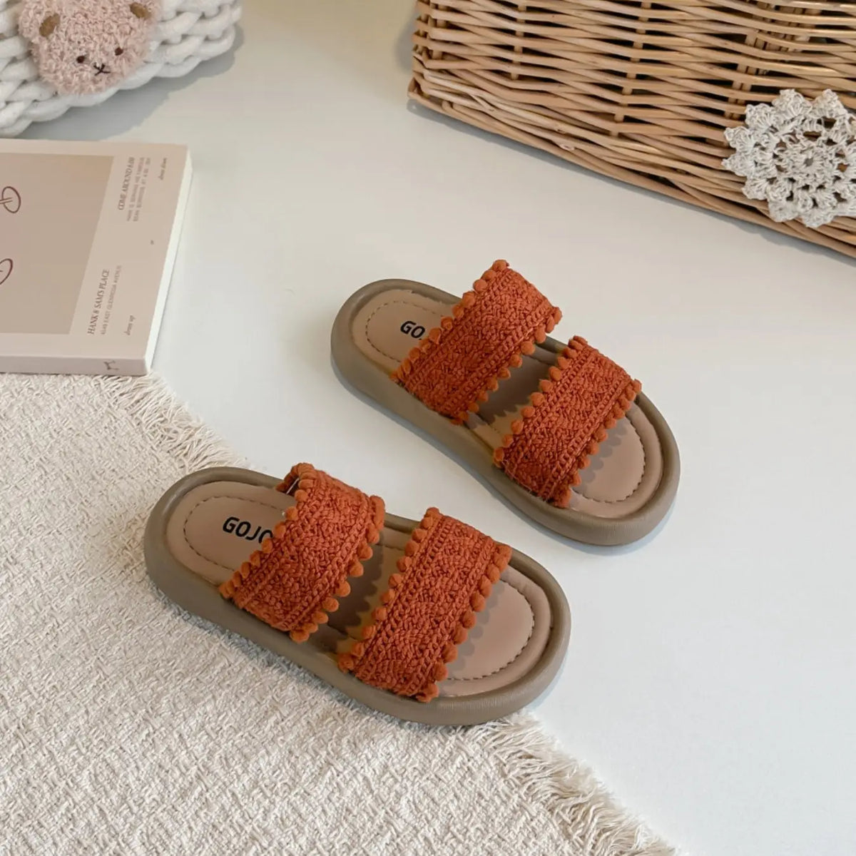 2026 New Girl's Woven Slip-On Sandals Summer Indoor Outdoor Comfortable Casual One-Strap Slippers, Cute Style, Rubber Sole, PU Upper Material, Summer Slide Slippers, Trendy Casual Slippers, Fashion Slippers, Cute Soft Slippers
