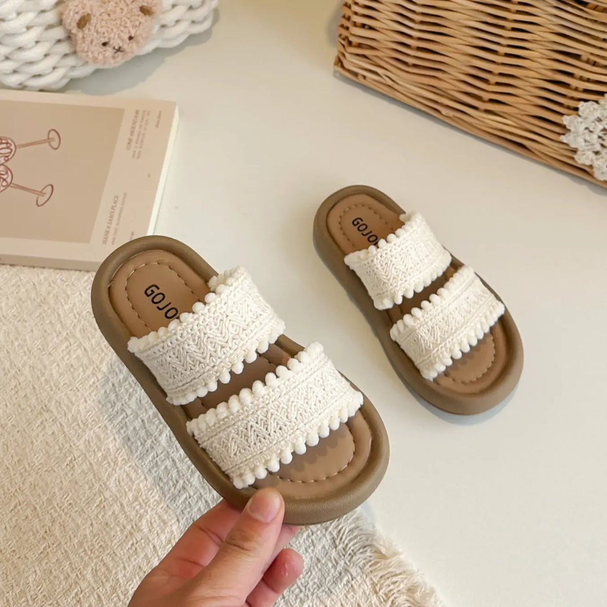 2026 New Girl's Woven Slip-On Sandals Summer Indoor Outdoor Comfortable Casual One-Strap Slippers, Cute Style, Rubber Sole, PU Upper Material, Summer Slide Slippers, Trendy Casual Slippers, Fashion Slippers, Cute Soft Slippers